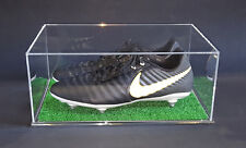 Teca - vetrinetta per scarpe da calcio, in PLEXIGLASS con prato. ESCLUSIVA!