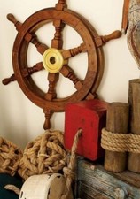 Nave con ruote in legno