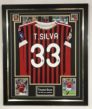 Maglia firmata Thiago Silva di