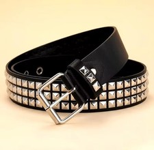 Cintura nera con borchie stile punk Y2K