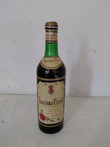 Lacrima christi vino - lacrima,