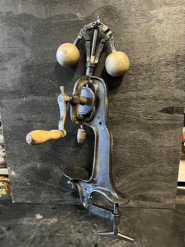 Antico trapano manuale piccole
