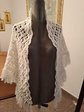 Scialle realizzato a mano ad uncinetto, lana, idea regalo, mantella