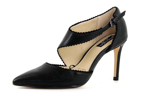 Scarpe corte asimmetriche