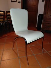 Sedie in pelle bianca e metallo cromato, di design, comoda seduta, ottimo stato