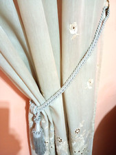 REGGITENDA EMBRASSE CON FIOCCO BRACCIALE X TENDA  TESSUTO E RASO  LUNGO CM.55 N2