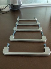 Jeffrey Alexander 264-96SN Alvar 3-3/4" maniglia/tirare per armadio nichel satinato