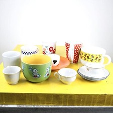 lotto di sei tazze e 4 tazzine