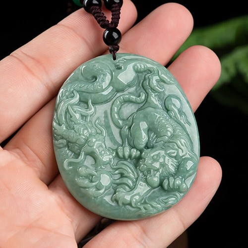 Collana con ciondolo amuleto