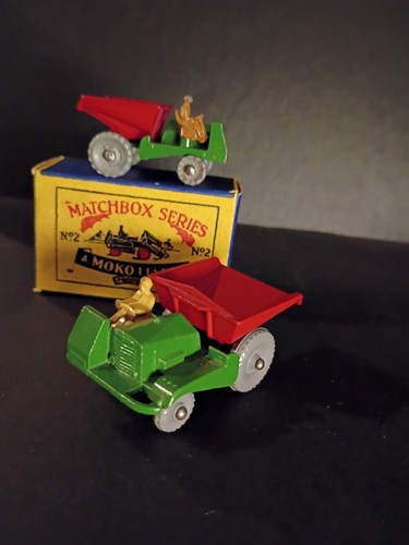 Matchbox due modelli - , b