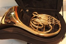 Corno francese con custodia e