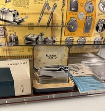 Vintage Ronson Varaflame Gas Lighter – Chrome Finish with Lined Pattern