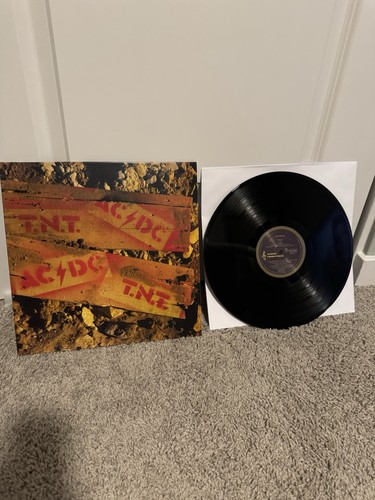 Vinyl 2024 pop up - t.n.t.,