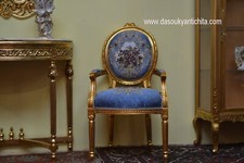 Coppia di poltrone dorate con