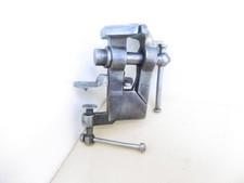 Fucina fabbro vecchia morsa piccola incudine antichi attrezzi antichi