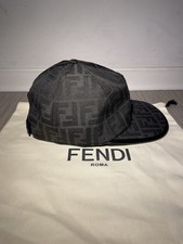 casquette fendi noire