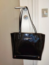 Borsa Roccobarocco nera lucida a spalla rigida usata poco ottime condizioni