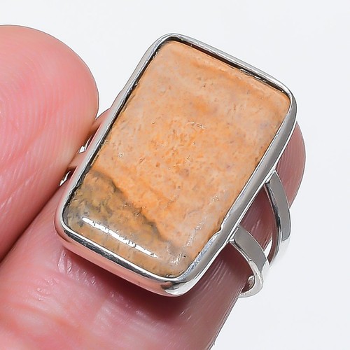 Anello con pietra preziosa