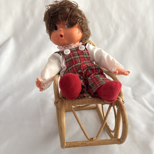 Bambola vintage succhia