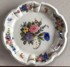 Raro piatto in maiolica