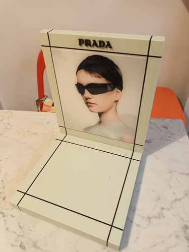 Espositore vetrina prada - espositore,
