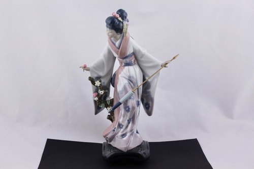 Lladro figurine 1451 - figurine, teruko
