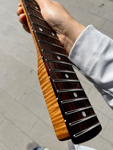 Nuovo grande manico chitarra - nuovo,