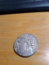 Bellissima Moneta Raffigurante