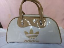 Borsa sportiva Adidas Originale, usata ottime condizioni, in vernice beige.