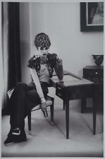 Irina IONESCO : Jeune femme à