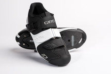GIRO Factress ACC Scarpe da Ciclismo su Strada, Nero Bianco - Donna EU 39, UK 5,5 Prezzo al pubblico £ 225