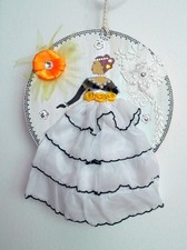 QUADRO QUADRETTO IN LEGNO DONNA CON ABITO IN ORGANZA CON PIZZO,TULLE E STRASS