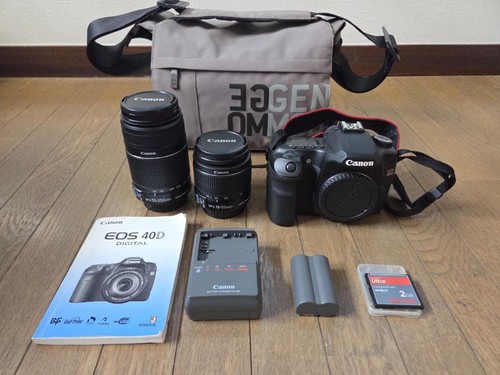 Kit fotocamera reflex digitale