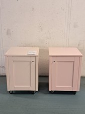 coppia comodini cameretta color rosa pallido