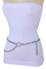 Nuovo Donna Moda Cool Cintura Metallo Argento Catena a Maglia Lato Ciondoli M