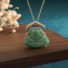 Collana con ciondolo in giada