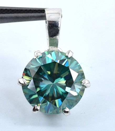 Ciondolo solitario diamante
