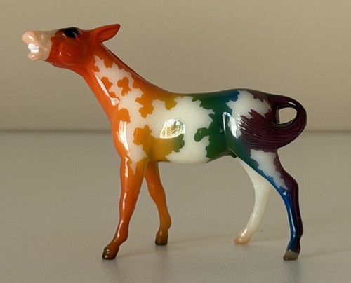 Mulo decoratore arcobaleno