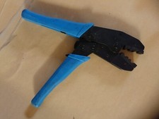 Pinza per connettori - , a