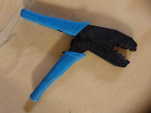 Pinza per connettori - , a
