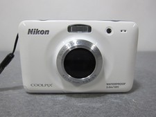 Nikon Coolpix S30 fotocamera digitale impermeabile bianca - CONDIZIONI PULITE - TESTATA!