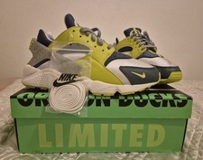 Nike Air Huarache University