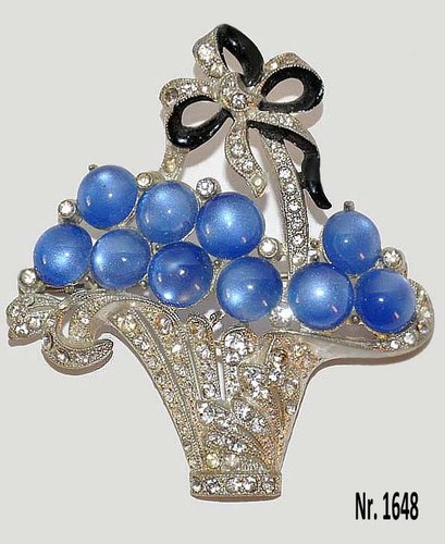 Elegante spilla basket in - spilla,