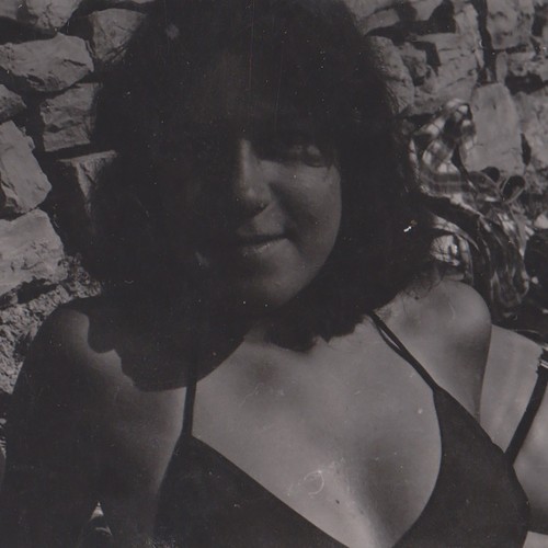 Bikini dai capelli scuri