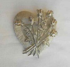 spilla firma J.J. vintage cuore con rose metallo colore argento anni 60