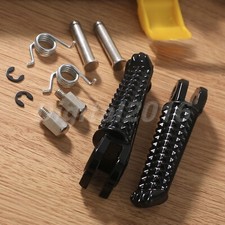 1 paio poggiapiedi anteriori