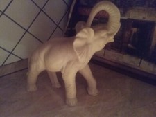 Statua di elefante bianco in resina..di cm 25 di altezza..scultura moderna