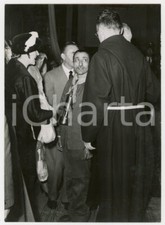 1955 MILANO Chiesa del Sacro Cuore - Carla GRONCHI consegna lampada a minatore