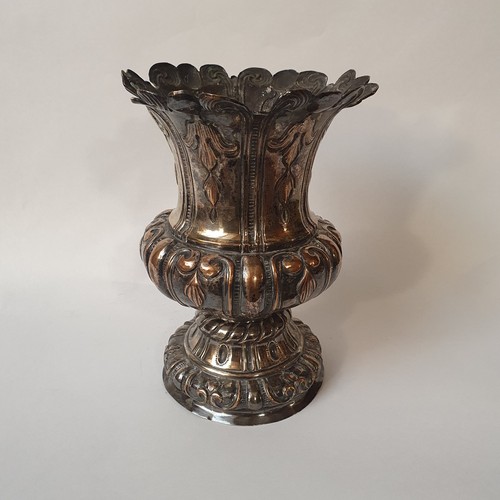 Antico vaso rame sbalzato - in,