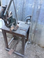 Antica macchina per occhielli - macchina,